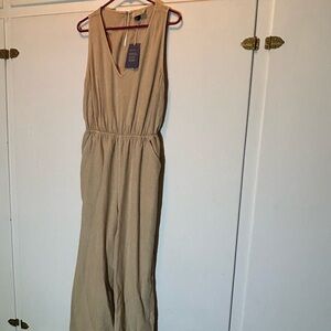Universal Threads Tan Jumper/Romper